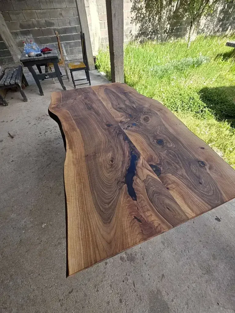 Tamni Live Edge