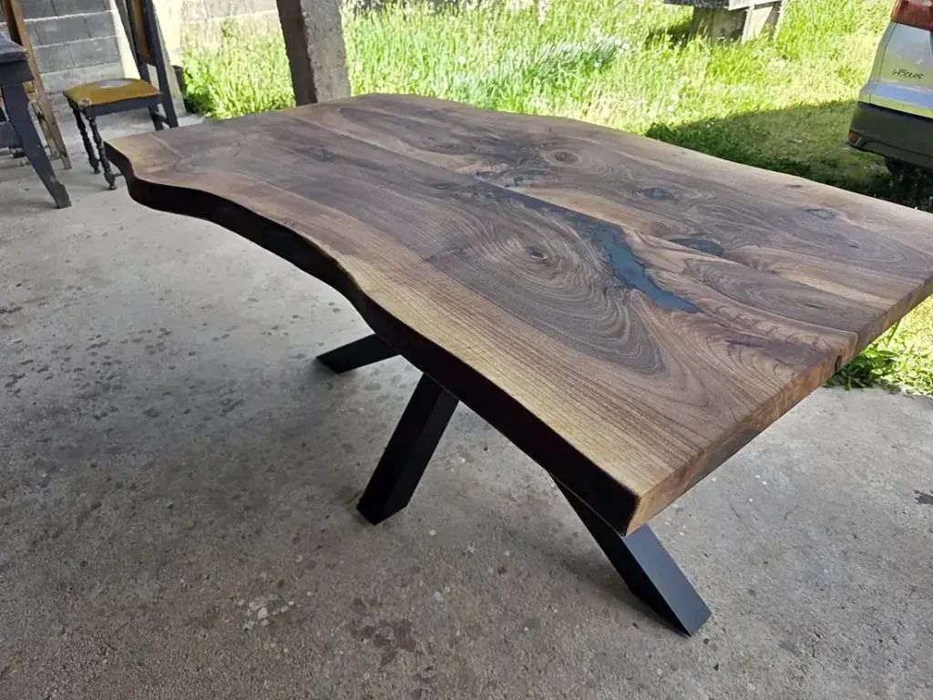 Tamni Live Edge